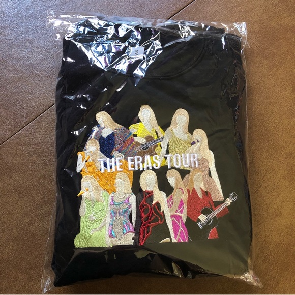 NEW Taylor Swift The Eras Tour Embroidered Sweatshirt XL - Picture 9 of 9